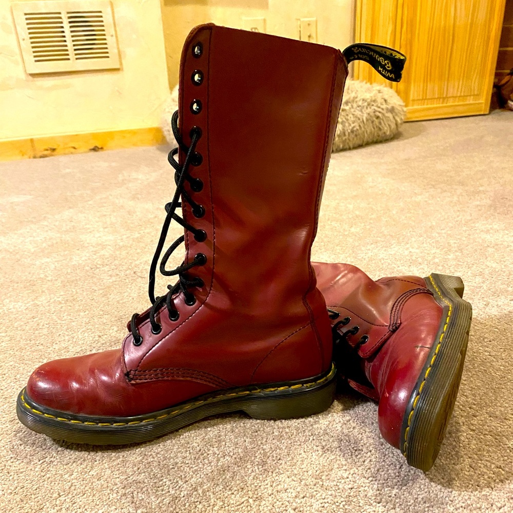 Dr. Martens 14eye size 9